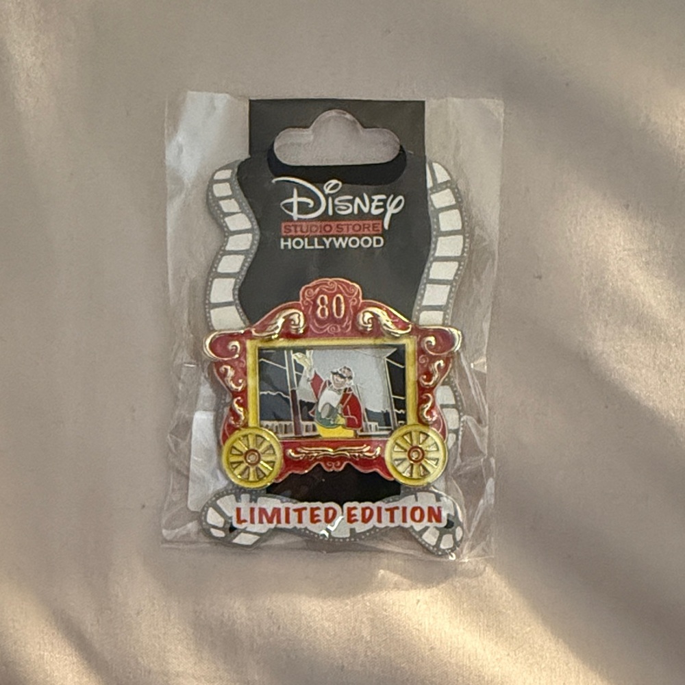 Disney DSSH Dumbo 80th Anniversary Limited Edition Pin (Ringmaster)
